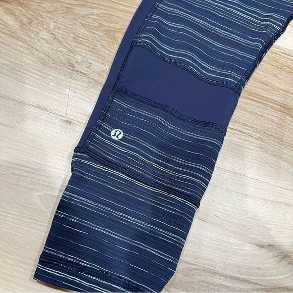 Lululemon RARE Run the World 7/8 Tight Leggings Cyber Stripe Naval Blue Womens10 - Picture 4 of 6